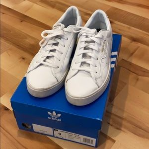 Adidas Sleek - women’s size 9
